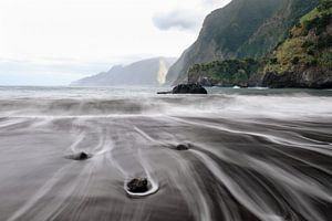 Plage noire de Madère