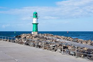 Mole an der Ostseeküste in Warnemünde.