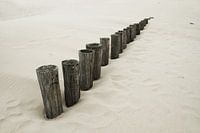 Golfbrekers aan de kust