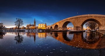 Sonnenaufgang in Regensburg mit steinerne Brücke