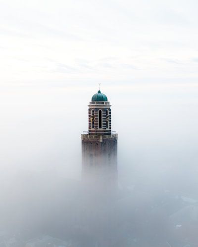 Peperbus Zwolle im Nebel von Thomas Bartelds