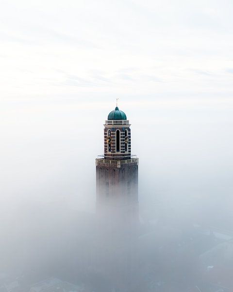 Peperbus Zwolle in de mist van Thomas Bartelds