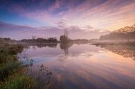 Hollands Polderlandschap tijdens een mistige zonsopkomst van Original Mostert Photography thumbnail