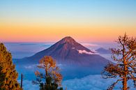 Sunrise over the Aqua Vulcano - Antigua Guatemala von Michiel Ton Miniaturansicht
