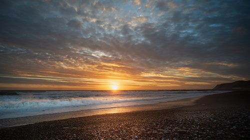 Untergehende Sonne an der Küste von Jütland (Dänemark).