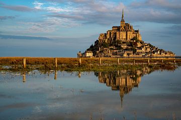 Mont Saint Michel Normandie:  Abtei Reflektion im Spiegel