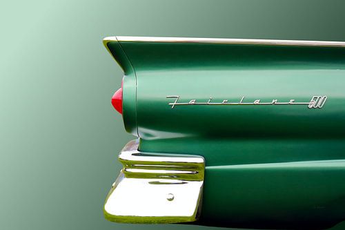 Ford Fairlane 500 staartvin in tijdloos groen uit 1957