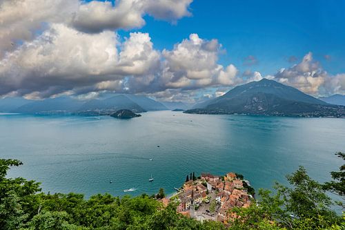 Uitzicht op Varenna aan het Comomeer
