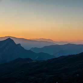 Zonsondergang in de Albanese Alpen van Jasper den Boer