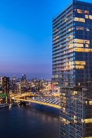 Zicht op de De Rotterdam en de Erasmusbrug. by René Rollema