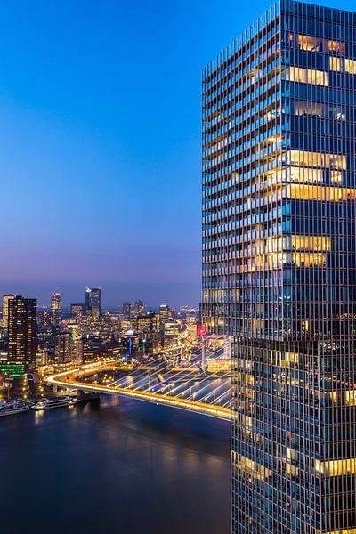 Zicht op de De Rotterdam en de Erasmusbrug. by René Rollema