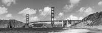 GOLDEN GATE BRIDGE Baker Beach Panorama | Monochroom van Melanie Viola thumbnail