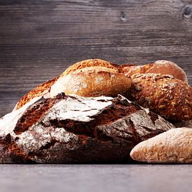Verschillende soorten brood en broodjes op een bakkersposter van Beats