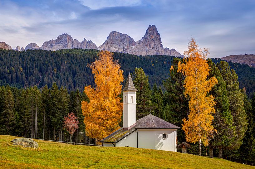 Kirche in den Dolomiten von Adelheid Smitt