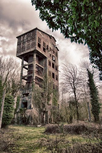 De hoge cementfabriek 'Supercement'