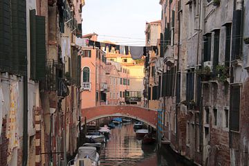 Venedig und die Wäscheleinen im Abendlicht. von Jan Katuin