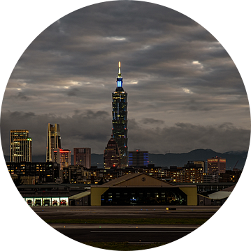 Taipei 101, ooit 's werelds hoogste wolkenkrabber. van Jaap van den Berg