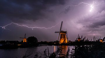 Bliksem bij Werelderfgoed Kinderdijk van Marjan van der Heijden