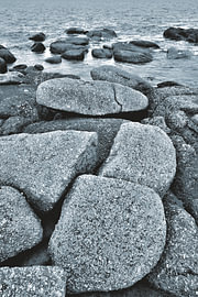 Steinstrand Normandie 1 von . Groningenart