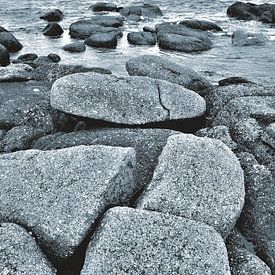 stenen strand normandie 1 van . Groningenart