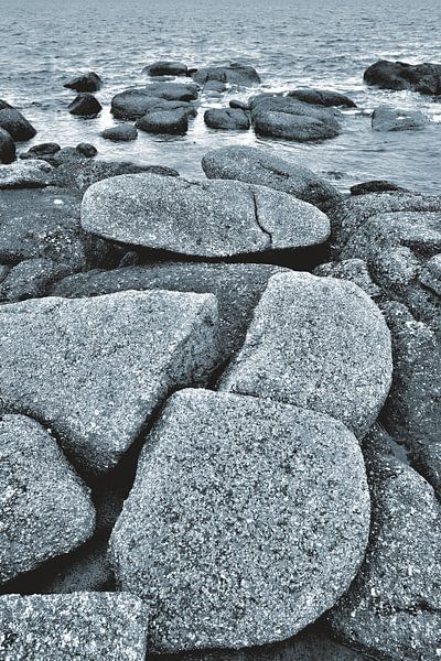Steinstrand Normandie 1 von . Groningenart