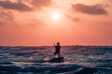 Kitesurfen bei Sonnenuntergang 1 - Terschelling von Surfen - Alex Hamstra Photography