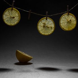 Trocknen von Zitronen von Diana Bodnarenco