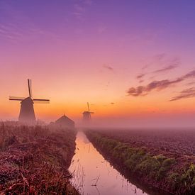 Farbenfroher Sonnenaufgang an den Schermer-Windmühlen von Photo Henk van Dijk