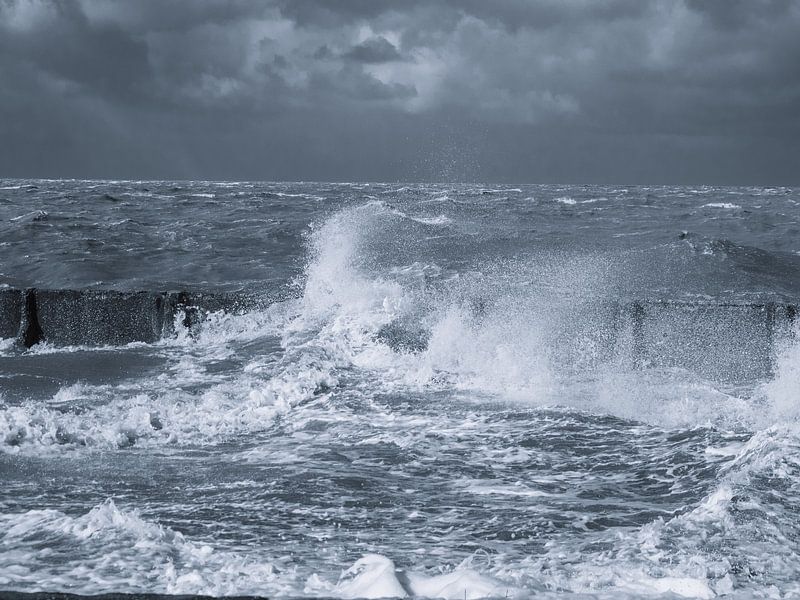 Dunkle Wolken über dem Wattenmeer von Martijn Tilroe