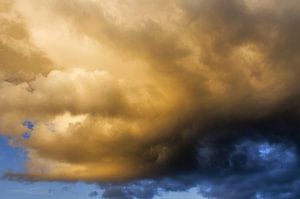 Regenwolk - na regen komt zonneschijn van Judith Spanbroek-van den Broek