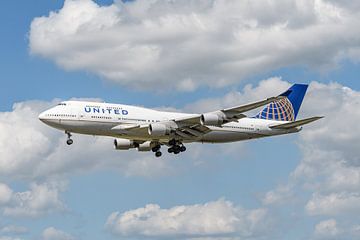 United Airlines Boeing 747-400 vlak voor de landing. van Jaap van den Berg