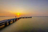 "Goldener Sonnenuntergang am Pier"