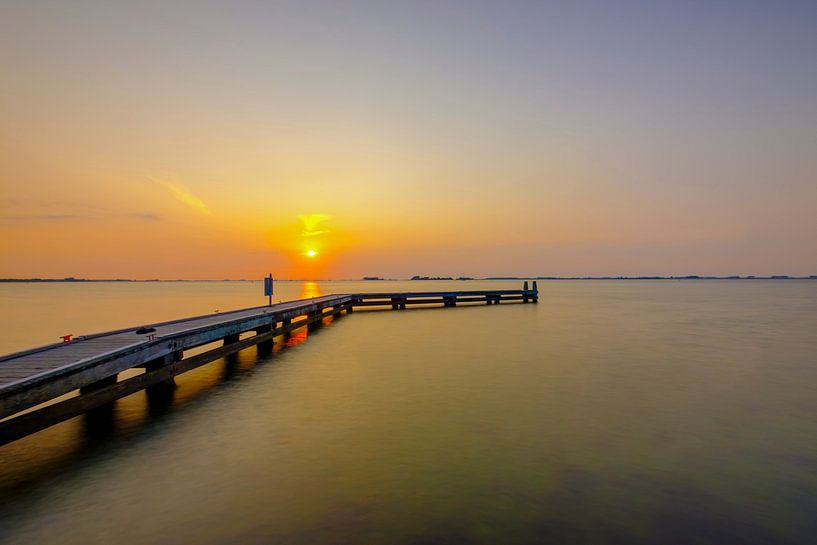 &quot;Goldener Sonnenuntergang am Pier&quot; von Duvergeartstudio