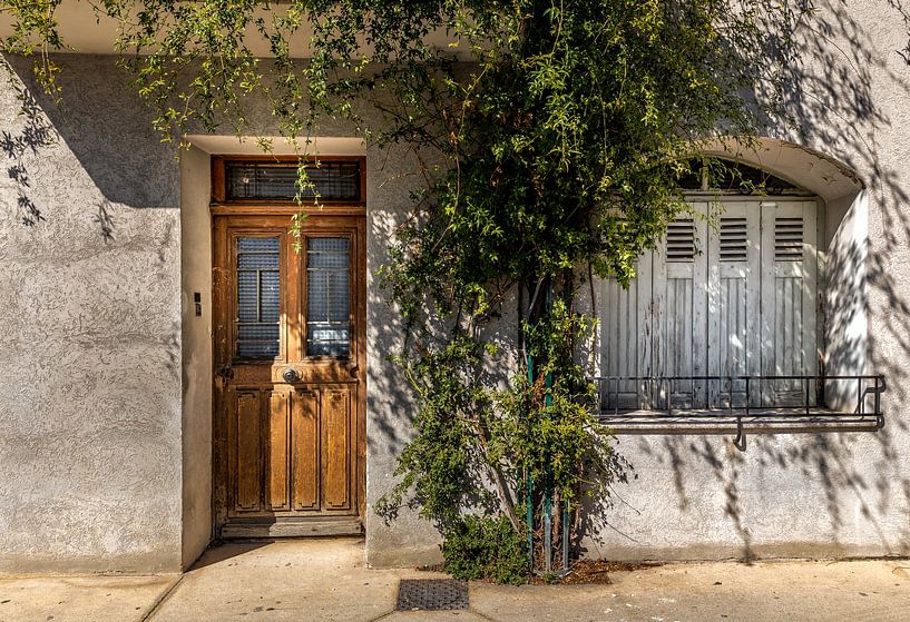 Behind closed doors in Provence by Jacques Jullens