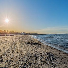 Coucher de soleil, chaises de plage sur la plage de Binz sur GH Foto & Artdesign