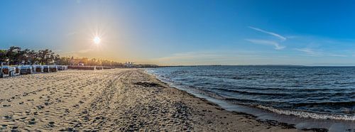 Zonsondergang, strandstoelen op het strand in Binz