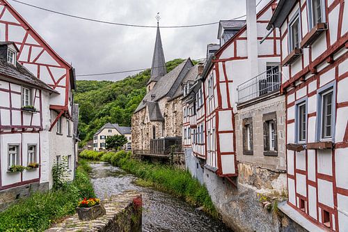 Bewolkte dag in Monreal, Duitsland (zwart-wit)