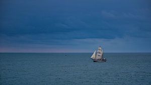Sailing ship