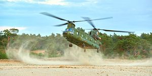 Chinook-Transporthubschrauber während einer landung