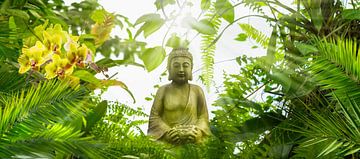 lachende boeddha in de tropische tuin van Dörte Bannasch