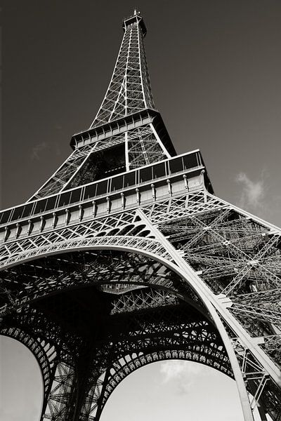 Eiffel tower in black and white by Henny Hagenaars