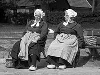 Hollandse boerinnen in klederdracht.