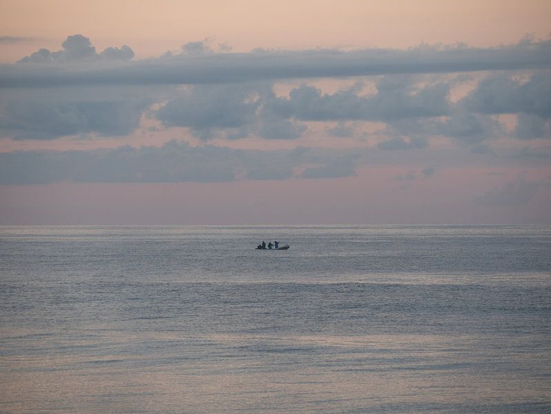 Boot op de oceaan van Manon Leisink