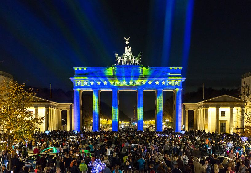 Brandenburger Tor in Berlin mit EU-Sternen und  Farben von Frank Herrmann