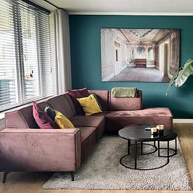 Photo de nos clients: Piano dans un salon abandonné. par Roman Robroek - Photos de bâtiments abandonnés, sur ArtFrame