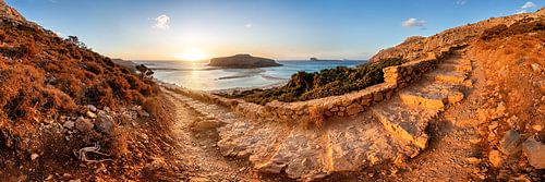 Landschap bij de lagune van Balos op Kreta bij zonsondergang.