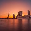 De P&O Britannia tijdens zonsopkomst in Rotterdam van MS Fotografie | Marc van der Stelt