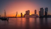 De P&O Britannia tijdens zonsopkomst in Rotterdam van MS Fotografie | Marc van der Stelt thumbnail