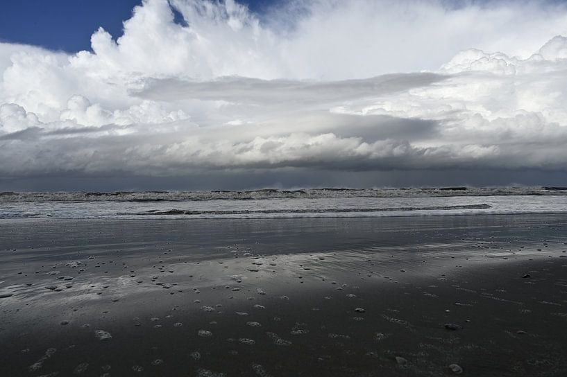 Bad weather is coming by Lies Nierop Fotografie