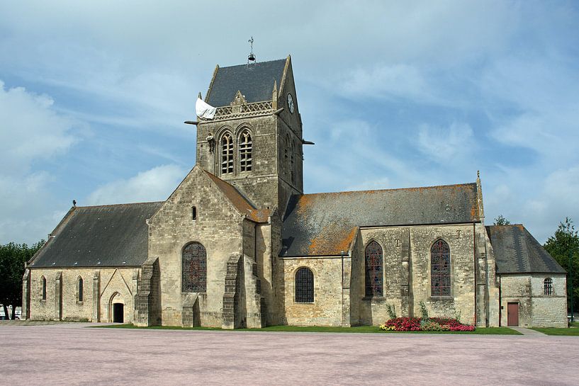 US-Fallschirmjäger hängen immer noch am Kirchturm von Sainte-Mère-Église. von Gert van Santen